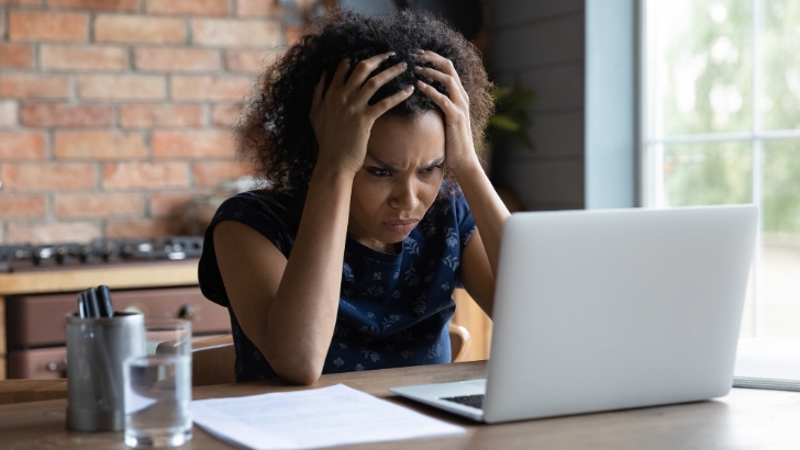 Projet de loi sur le numérique : le Haut conseil à l’égalité veut une meilleure protection des femmes