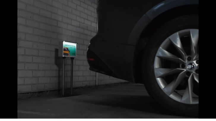 Skoda se paie une grande campagne d’affichage miniature