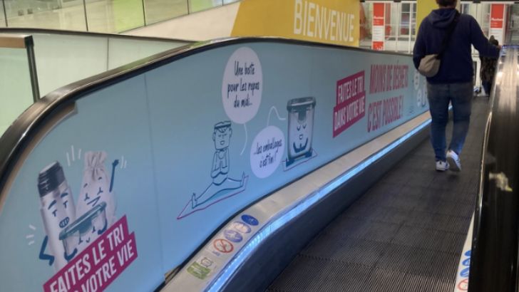 La régie du groupe Com’Unique dévoile une nouvelle offre d’affichage de proximité dans les centres commerciaux