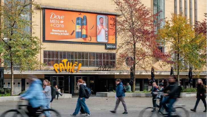 Displayce et TikTok étendent les campagnes Out of Phone au DOOH