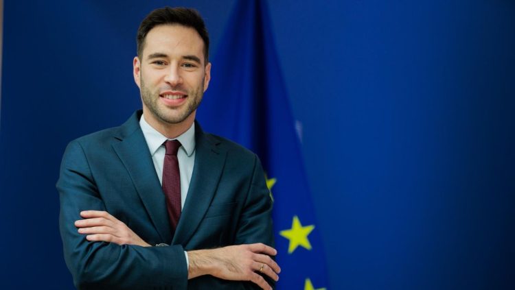 Thomas Regnier (Commission européenne) : « Nous attendons des plateformes qu’elles changent leur modèle économique en Europe »