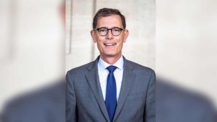 Le Sénat vote l’allègement des mentions légales à la radio et impose le DAB+ dans les véhicules neufs