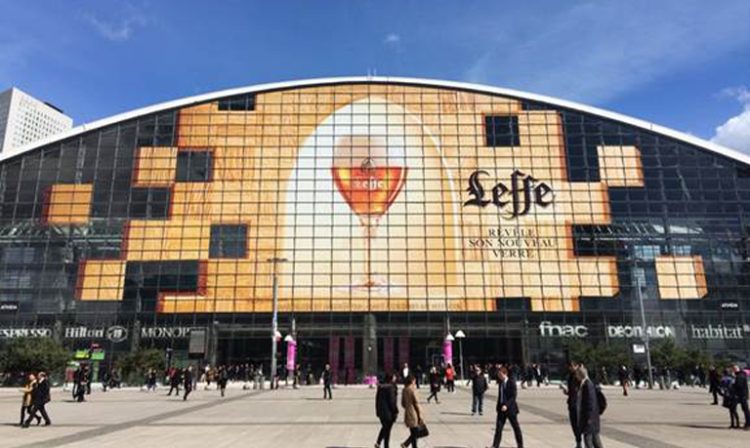 Leffe habille le CNIT avec Vizeum et Posterscope