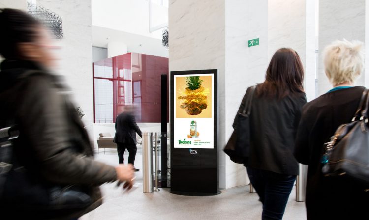 Tropicana s’affiche sur 157 écrans DOOH dans les tours de bureaux du réseau ECN pour Roland Garros avec OMD et Screenbase