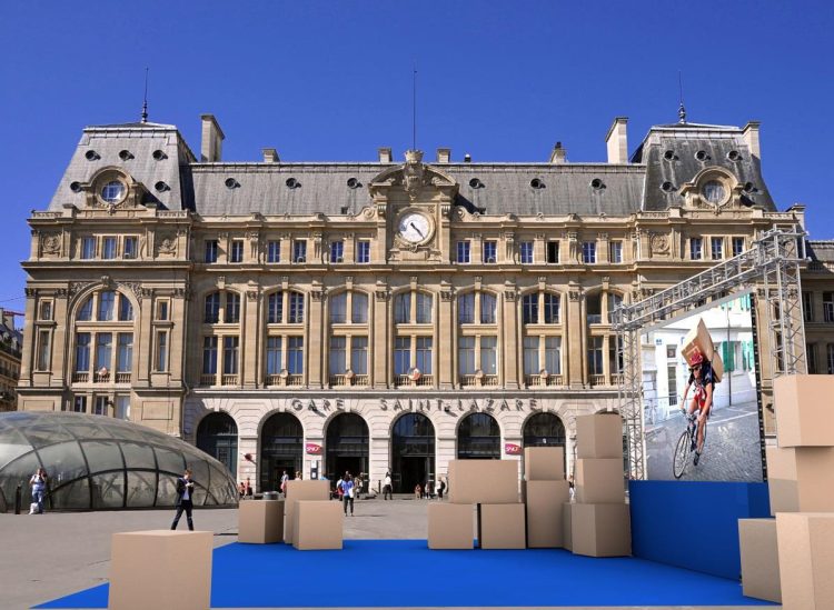 JCDecaux Live transforme le parvis de la gare Saint-Lazare en entrepôt pour Cdiscount