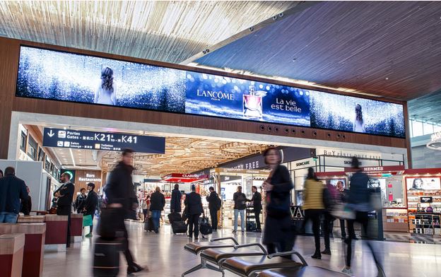 Un écran digital de 80m² inauguré par JCDecaux au terminal 2E