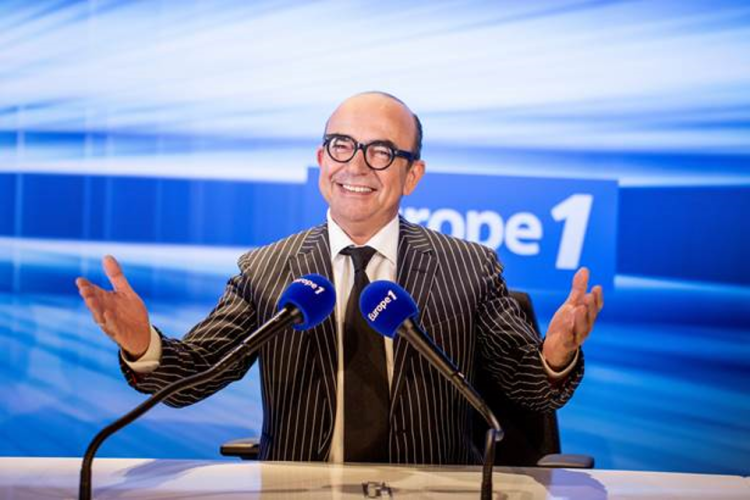 But inaugure le sponsoring du jeu des fausses pubs de Karl Zéro sur Europe1