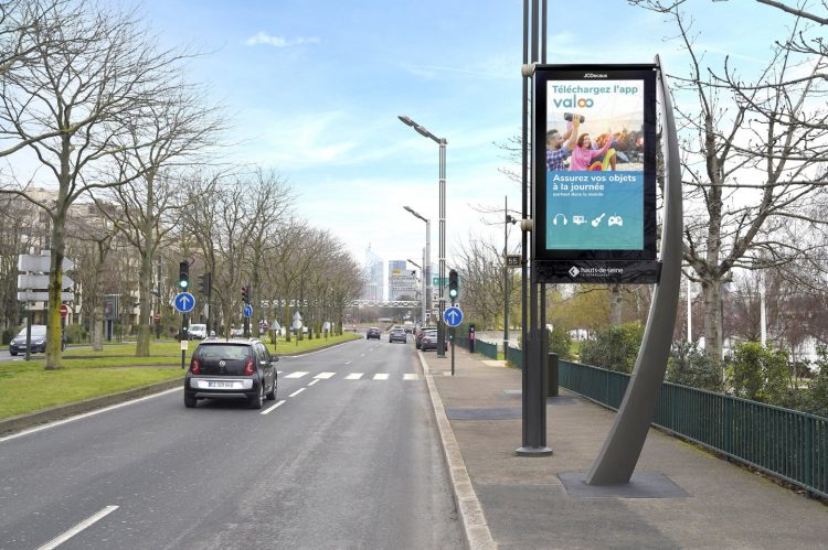 JCDecaux déploie un parc de 108 écrans digitaux dans 34 villes du département des Hauts-de-Seine