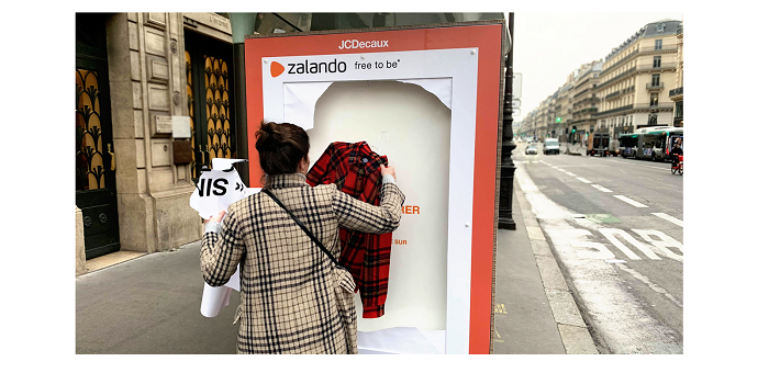 Opération coup de poing de Zalando sur les abribus avec une opération signée We Are Social