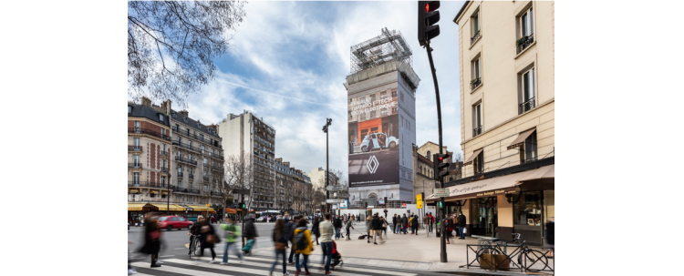 La nouvelle Twingo électrique s’affiche sur une toile géante sans PVC avec JCDecaux