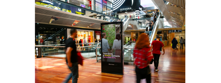 Brut crée un spot pour la région de la Wallonie affiché en DOOH par Clear Channel