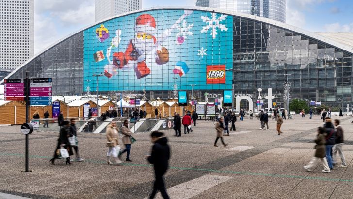 Initiative Paris déploie une campagne de Noël pour Lego