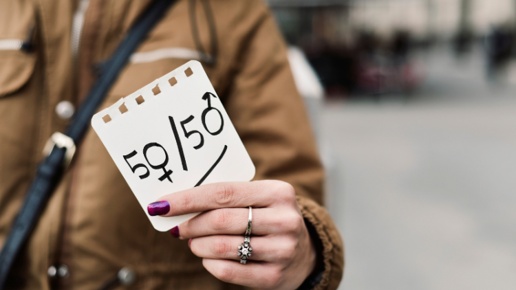 Médias : inégalités hommes-femmes et manque de parité persistent