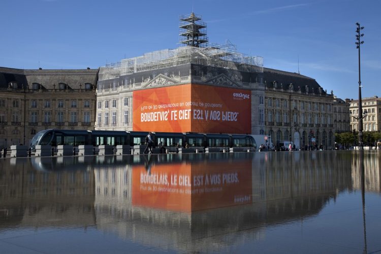 Une campagne sur toile événementielle pour Easyjet remporte le 45ème Grand Prix de la Communication Extérieure